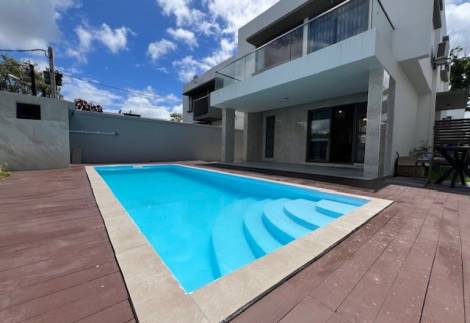 Maison de luxe de 3 chambres avec piscine à Quatre Bornes
