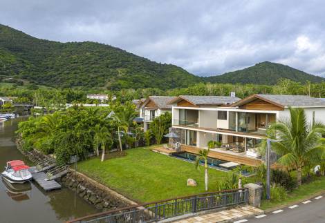 5 Bedroom Villa : Luxury, Elegance and Panoramic View for Sale on the West Coast of Mauritius