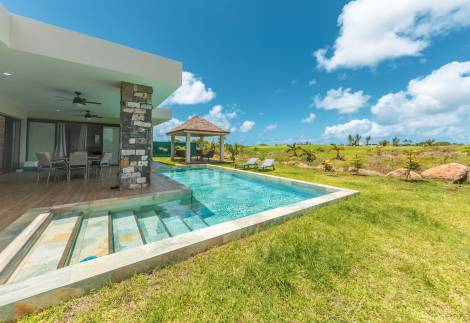 Luxueuse villa de 3 chambres avec piscine et vue sur le terrain de golf à Azuri Smart City : Adhésion au golf incluse !