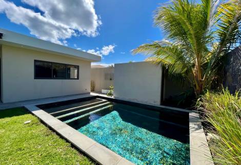 Luxurious 4-bedroom villa for furnished rent in Tamarin.