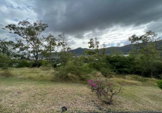 Residential land between Bagatelle and the capital, ready for your property project