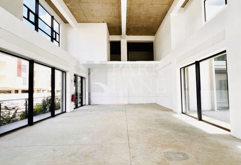 Modern Commercial Unit in Ebène - Ideal for Your Business