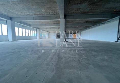 Shell and core office space of 560 m2