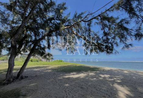 7-Bedroom House in Riambel with Private Pool, 5 Minutes from the Beach