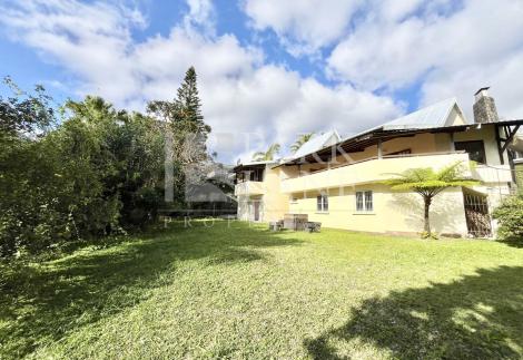 Charming 5-Bedroom Home with Spacious Garden in the Heart of Floreal