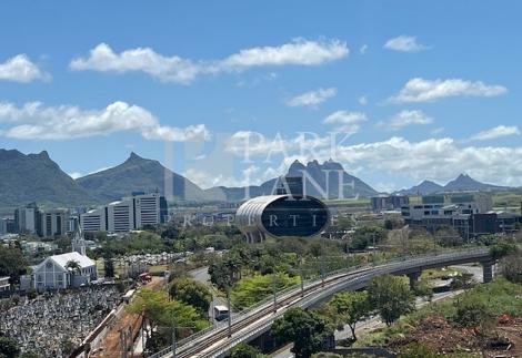 Ideal Office Space in the Heart of a Vibrant District 