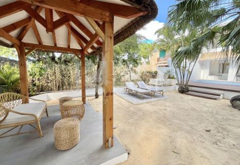 Contemporary 4-Bedroom House for Sale in Tamarin