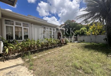 Charming 4-bedroom old house with courtyard in a residential neighborhood in Beau Bassin