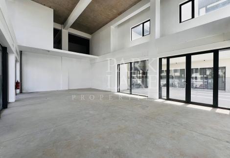 Modern Commercial Unit in the Heart of Ebene
