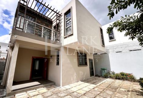 Contemporary duplex in Quatre Bornes – Peaceful, bright & family-friendly