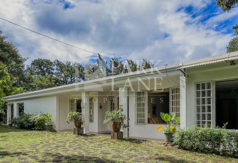 Spacious  residence with magnificent garden in a prime, elevated residential area near Vacoas