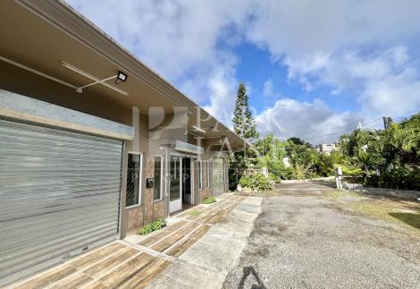 Modern 128 m² Office  in Floréal – Includes 6 private parking spaces