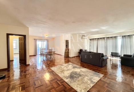 Live in comfort at the top – Furnished penthouse in Rose Hill