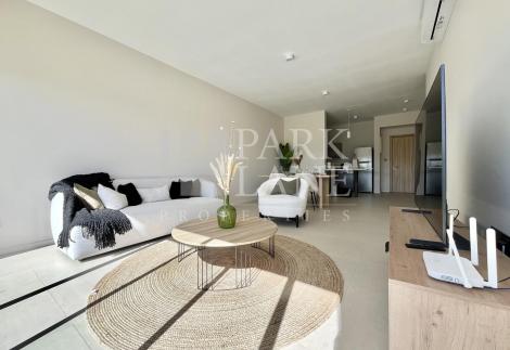 Stunning contemporary apartment in Trianon – Furnished with view & premium location