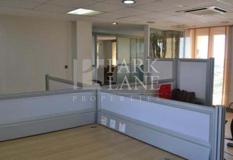 Office Space of 220m2 on 6th Floor with panoramic views & accessibility in Belle Rose