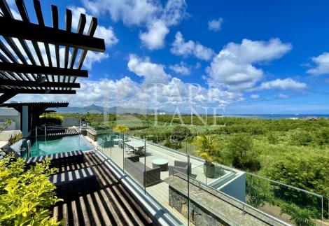 Incredible 3 bedroom apartment with sea view for sale!