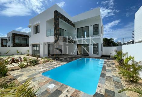 Brand new contempory house nestled in a quiet neighbourhood