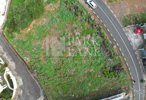 Nice plot for sale on coastal road of Pointe aux Piments