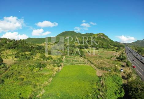 Land for sale on link road Terre Rouge-Verdun.