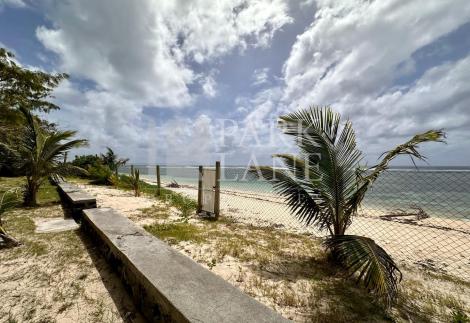 Beachfront residential land in Poste Lafayette