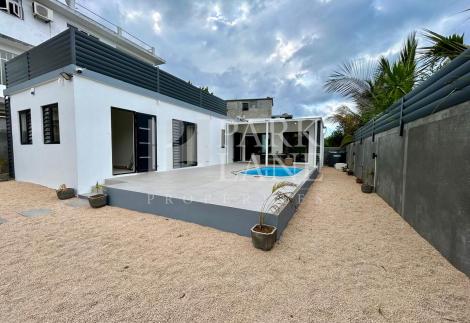 Modern 3-Bedroom Private Villa in Grand Bay