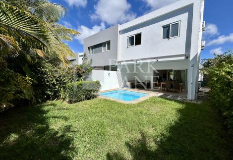 Charming and Peaceful Town House in Pereybere 
