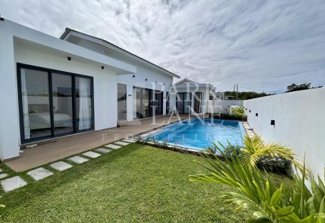 Stunning Villa for sale in a nice residence in Grand Bay.