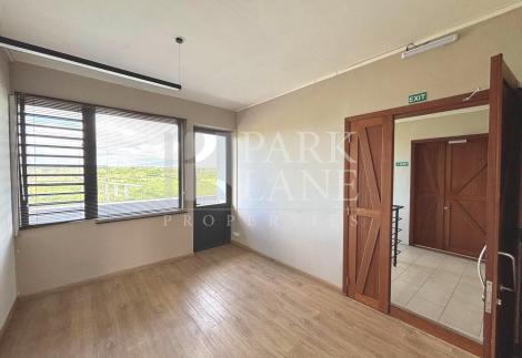 Grand Baie : functional office space for rent with meeting room 