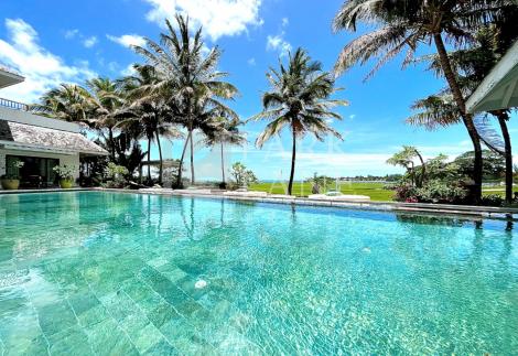 Exceptional 4 bedroom golf villa with sea views