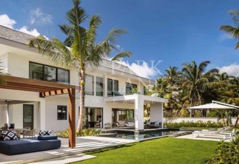 Villa 21 – Refined Island Living in a Legendary Resort Setting