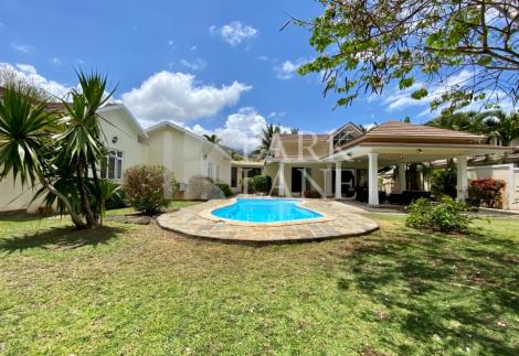 Beautiful home with pool and large garden