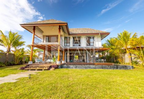 Sumptuous high end 5 bedroom villa in IRS Marina