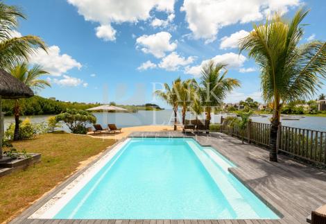 Luxury 5 bedroom marina villa with access and sea views in Mauritius  