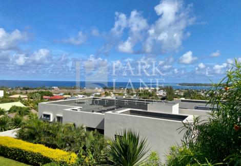 Exceptional contemporary 3 bedroom RES duplex apartment with view overlooking the ocean