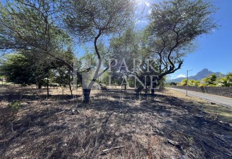 Beautiful plot in a gated estate at the foot of La Tourelle Mountain