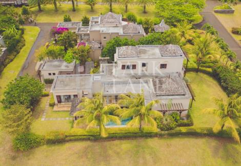 Luxury and affordable 4 bedr villa in the heart of a golf resort on the unspoilt south coast of Mauritius
