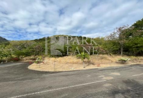 Residential plot in the heart of a private estate between Bagatelle and the capital