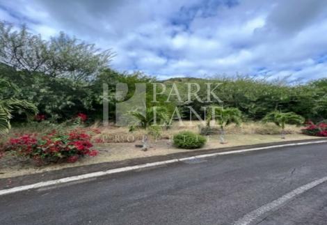 Ideal location: Residential plot in the heart of a private estate between Bagatelle and the capital