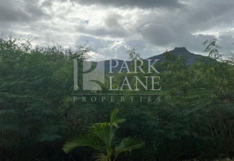  Large residential plot close to Bagatelle and the capital