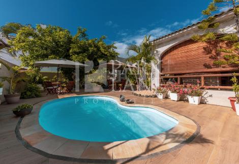 Charming family villa in the heart of Tamarin