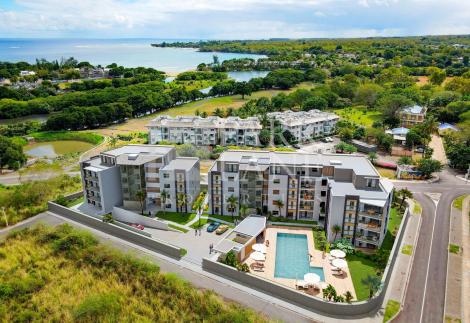 Spacious and Refined: 2 Bedroom Apartment with Terrace at Cosy Bay, Tamarin