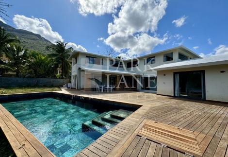 Fantastic furnished Villa with Private Pool in Gated Estate