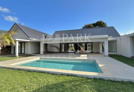 Newly Built Villa with Forest and Mountain Views, Pool, and Separate Cottage