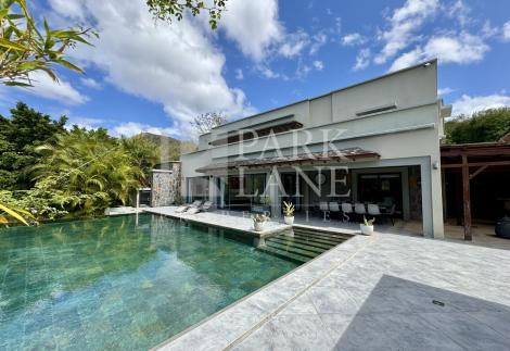 A Majestic Retreat in the Heart of Nature