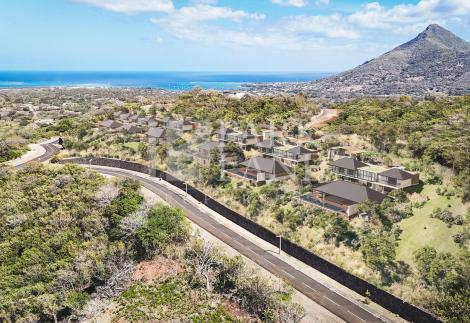 The Peak Panorama – Contemporary Elegance in a Tropical Sanctuary