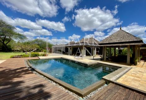 Prestigious IRS Villa with Cottage in Tamarina