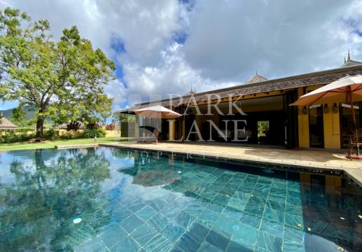 Villa luxueuse idéalement située au coeur de Tamarina, avec aménagements raffinés