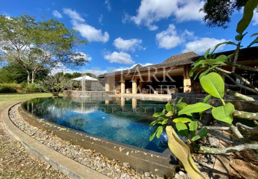 Villa somptueuse avec vue sur golf