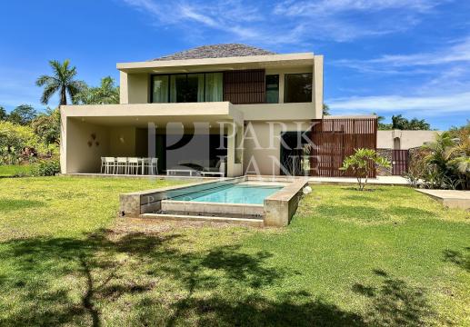 Luxueuse villa de golf contemporaine en vente meublée au sein de Heritage Villas Valriche