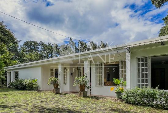 Spacious  residence with magnificent garden in a prime, elevated residential area near Vacoas